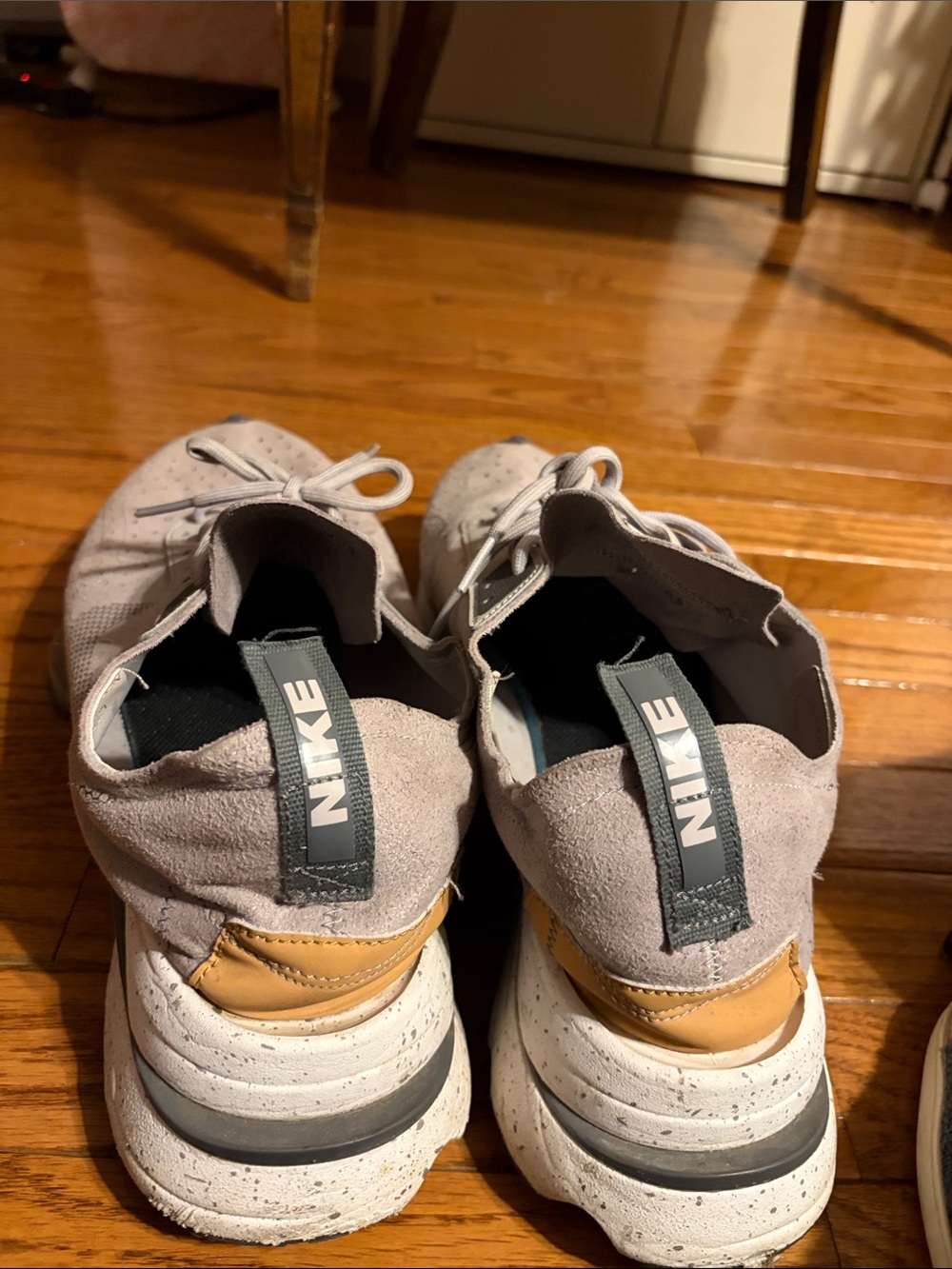 Nike - Picture 3 of 5
